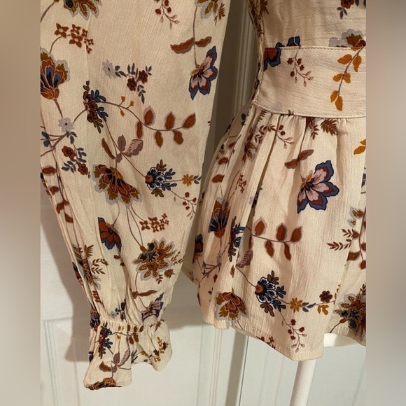 NEW Francesca’s Long Sleeve Floral Print Blouse Size S. NWT - Picture 5 of 7